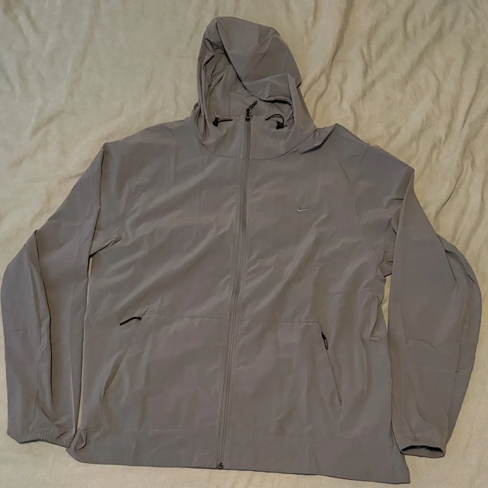 Nike Men's Light Gray Windbreaker Jacket and Pants - Picture 2 of 13